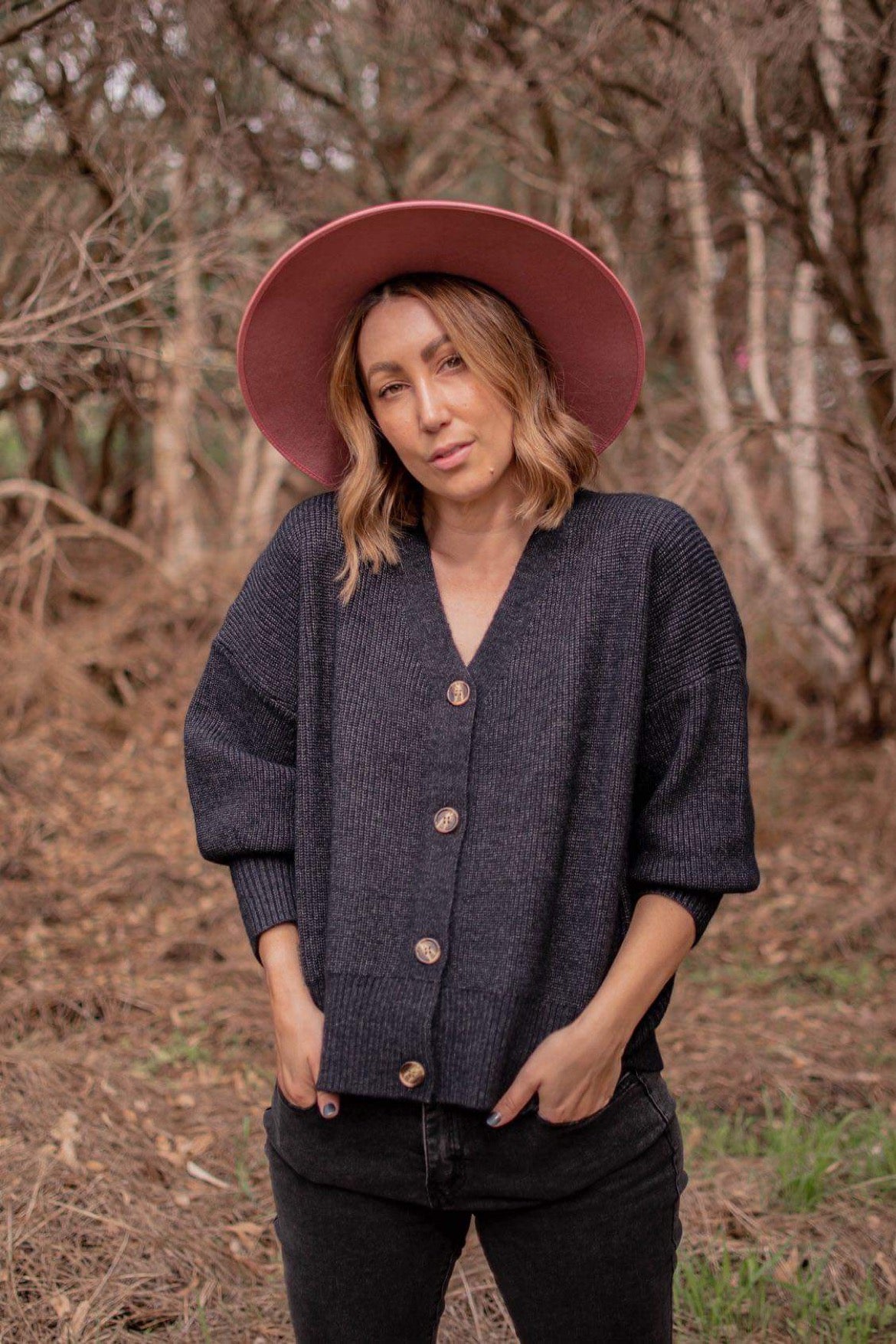 Fria V-neck Cardigan - Black