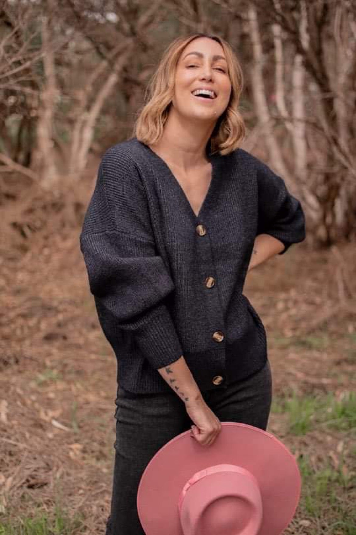 Fria V-neck Cardigan - Black