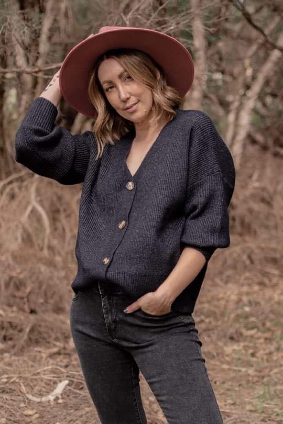 Fria V-neck Cardigan - Black